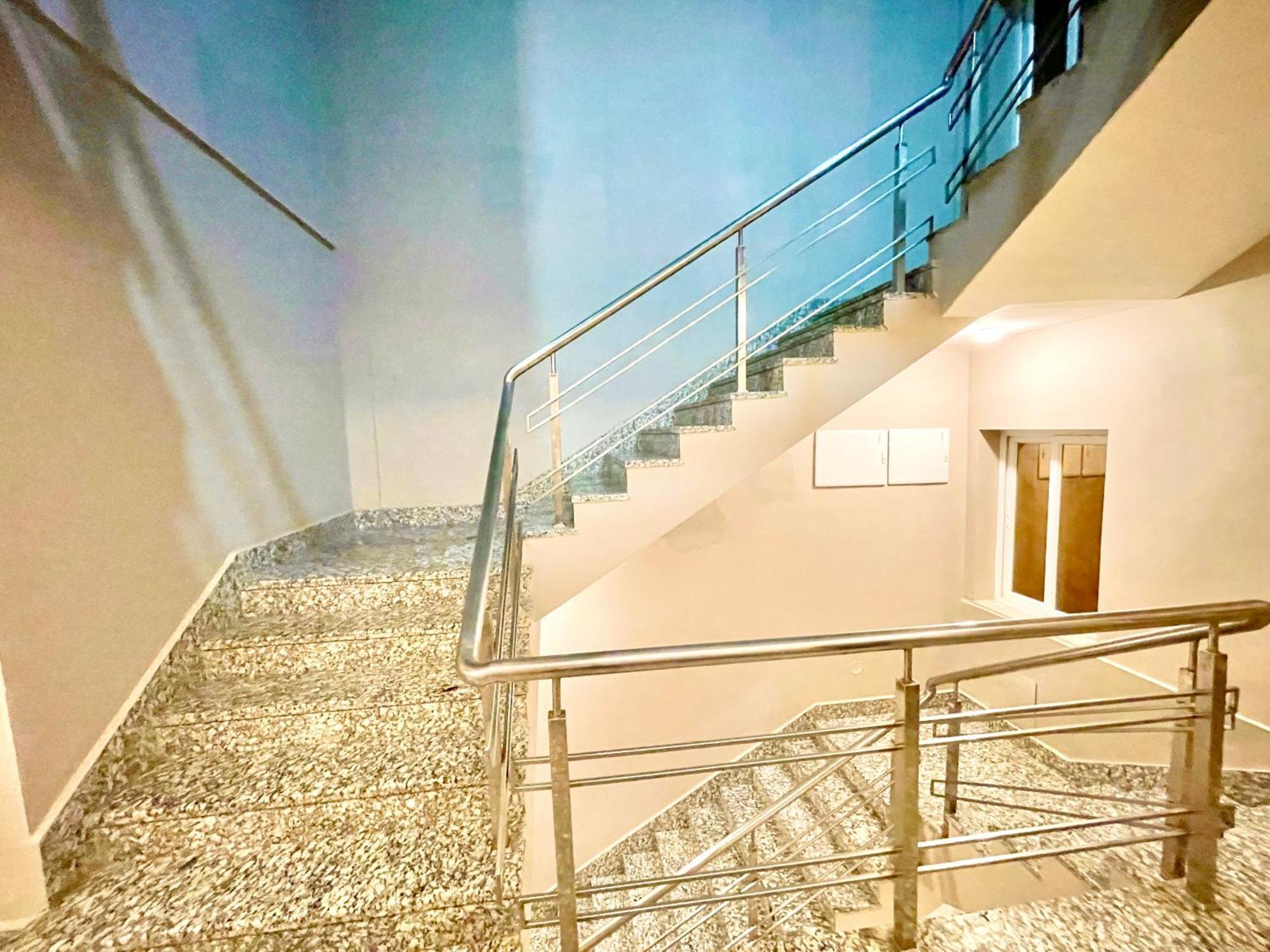 Hotel Rb International ! Puri Near-Sea-Beach-And-Temple Fully-Air-Conditioned-Hotel With-Lift-And-Card Payment Accepted-Parking-Facility, Best Hotel In Purî Extérieur photo